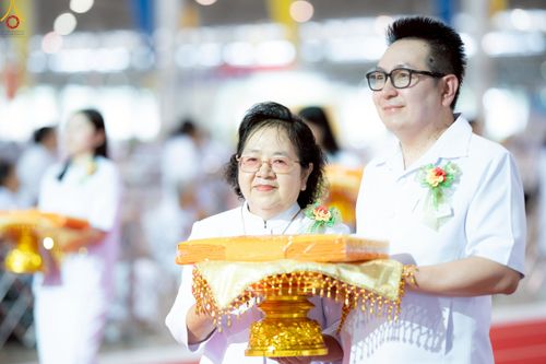 ภาพ No.240762:วันพุธที่ 27 สิงหาคม พ.ศ. 2568 พิธีทอดผ้าป่าเพื่อสร้างอาคาร  82 ปี หลวงพ่อธัมมชโย สมทบกฐินวัดพระธรรมกาย และกฐิน 30,000 วัดทั่วประเทศ ครั้งที่ 1