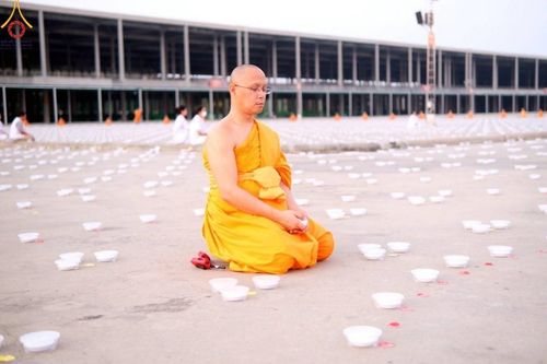 ภาพ No.58295:V.41 เทหมดใจ  ลุยต่อไป ร้อยซาวปี การเตรียมงาน การปฏิบัติงาน และการเก็บงาน ของเจ้าหน้าที่หน่วยงานต่างๆ เพื่อพิธีฉลองอายุวัฒนมงคล 80 ปี หลวงพ่อธัมมชโย และรับถวายมหาสังฆทาน 10,000 กว่าวัดทั่วประเทศ ในวันคุ้มครองโลก จันทร์ที่ 22 เมษายน พ.ศ. 2567