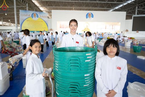 ภาพ No.136632:พิธีตักบาตร พิธีบูชาข้าวพระ ในวันอาทิตย์ต้นเดือนที่ 5 พฤษภาคม พ.ศ. 2567 ณ วัดพระธรรมกาย จ.ปทุมธานี