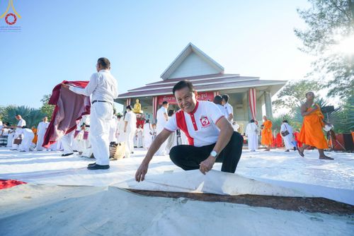 ภาพ No.103909:พิธีตักบาตรพระ 1,000 รูป ครั้งที่ 7 ถวายเป็นพุทธบูชา เพื่อช่วยเหลือคณะสงฆ์ 323 วัด 4 จังหวัดชายแดนภาคใต้ และถวายแด่คณะสงฆ์จังหวัดพิษณุโลก ณ ลานธรรมธุดงคสถานพิษณุโลก อ.วังทอง จ.พิษณุโลก วันที่ 24 ธันวาคม พ.ศ. 2566