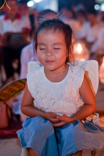 ภาพ No.112081:พิธีจุดประทีปถวายเป็นพุทธบูชา และบูชาธรรมมหาปูชนียาจารย์ พระมงคลเทพมุนี(สด จนฺทสโร) ในโครงการธรรมยาตรา กตัญญูบูชา มหาปูชนียาจารย์ พระมงคลเทพมุนี(สด จนฺทสโร) พระผู้ปราบมาร อนุสรณ์สถาน 7 แห่ง ปีที่ 12 วันที่ 14 มกราคม พ.ศ. 2567 ณ วัดสองพี่น้อง อ.สองพี่น้อง