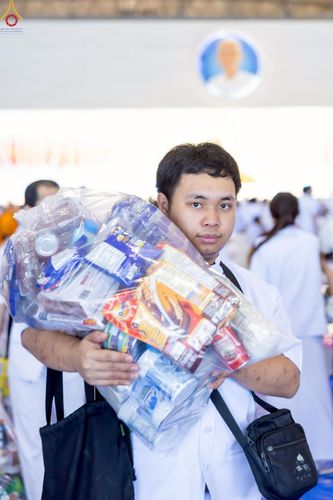 ภาพ No.243546:วันที่ 7 กันยายน พ.ศ. 2568 พิธีตักบาตร ข้าวสารอาหารแห้ง ในวันครูผู้ค้นพบวิชชาธรรมกาย ณ บ้านแก้วเรือนทองคุณยายฯ สภาธรรมกายสากล วัดพระธรรมกาย