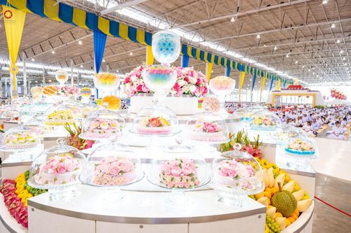 ภาพ No.227938:วันอาทิตย์ที่ 1 มิถุนายน พ.ศ. 2568 พิธีตักบาตร , พิธีบูชาข้าวพระ ณ วัดพระธรรมกาย จ.ปทุมธานี