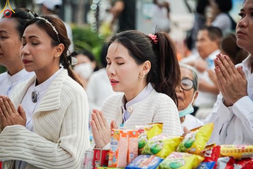 ภาพ No.126111:พิธีทำบุญเมืองนครราชสีมา ฉลอง 556 ปี ตักบาตรพระ 10,000 รูป ในวันเสาร์ที่ 2 มีนาคม พ.ศ.2567 ณ อนุสาวรีย์ท้าวสุรนารี จ.นครราชสีมา จัดโดย คณะสงฆ์จังหวัดนครราชสีมา ร่วมกับสำนักงานจังหวัดนครราชสีมา