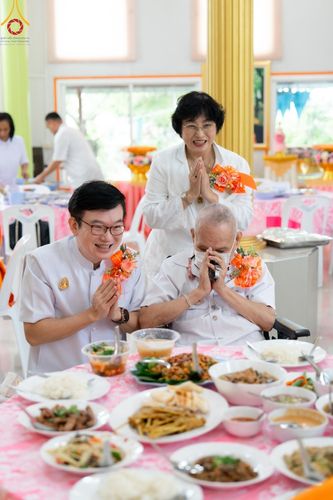 ภาพ No.146630:พิธีทอดผ้าป่าสร้างหลังคาอาคาร 80 ปี หลวงพ่อธัมมชโย ณ ศูนย์ปฎิบัติธรรมวิหารแดง จังหวัดสระบุรี วันอาทิตย์ที่ 28 กรกฎาคม พ.ศ. 2567