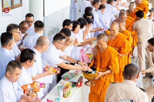 ภาพ No.227151:วันอังคารที่ 3 มิถุนายน พ.ศ. 2568 นายอำเภอคลองหลวง นำพสกนิกรรวมใจภักดิ์ สมเด็จพระนางเจ้าฯ พระบรมราชินี เนื่องในโอกาสวันเฉลิมพระชนมพรรษา ณ อาคารปลูกศรัทธา 2 วัดพระธรรมกาย อ.คลองหลวง จ.ปทุมธานี