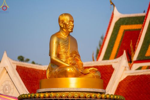 ภาพ No.197707:พิธีตักบาตรพระธรรมยาตรา ณ อนุสรณ์สถานลำดับที่ 4 สถานที่เกิดด้วยกายธรรม วัดโบสถ์(บน) ต.บางคูเวียง จ.นนทบุรี ในโครงการธรรมยาตรา กตัญญูบูชา มหาปูชนียาจารย์ พระมงคลเทพมุนี(สด จนฺทสโร) พระผู้ปราบมาร อนุสรณ์สถาน 7 แห่ง ปีที่ 13 วันที่ 19 มกราคม พ.ศ. 2568