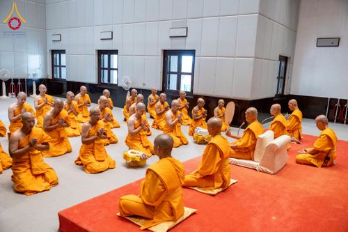 ภาพ No.256256:วันที่ 4 ตุลาคม พ.ศ. 2568 พิธีบรรพชาอุปสมบท  โครงการอุปสมบทหมู่บูชาธรรม 141 ปี  พระมงคลเทพมุนี (สด จนฺทสโร) ณ โบสถ์พระไตรปิฏก วัดพระธรรมกาย จ.ปทุมธานี