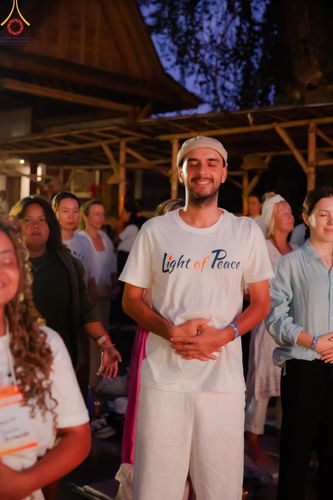 ภาพ No.156450:วัดพุทธบาหลีและวัดพระธรรมกาย จัดปฏิบัติธรรมนานาชาติ 1,151 คนจาก 78 ประเทศ ใน "วันสันติภาพสากล" ณ บาหลี อินโดนีเซีย วันเสาร์ที่ 21 กันยายน พ.ศ. 2567 เวลา 16.00-21.00 น. ณ พิพิธภัณฑ์ ARMA เมืองอูบุด จังหวัดบาหลี ประเทศอินโดนีเซีย
