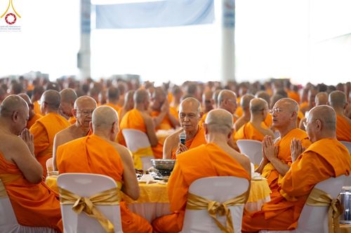 ภาพ No.59296:พิธีเจริญพระพุทธมนต์ ถวายภัตตาหารเป็นสังฆทาน เนื่องในวาระอายุวัฒนมงคล 80 ปี หลวงพ่อธัมมชโย ณ สภาธรรมกายสากล วัดพระธรรมกาย วันพุธที่ 24 เมษายน พ.ศ.2567