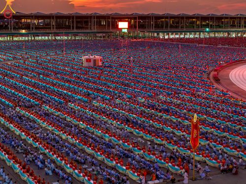 ภาพ No.219647:วันอังคารที่ 22 เมษายน พ.ศ. 2568 พิธีถวายมหาสังฆทานคณะสงฆ์ 40,000 กว่าวัดทั่วประเทศ เนื่องในวันคุ้มครองโลก ณ วัดพระธรรมกาย จ.ปทุมธานี