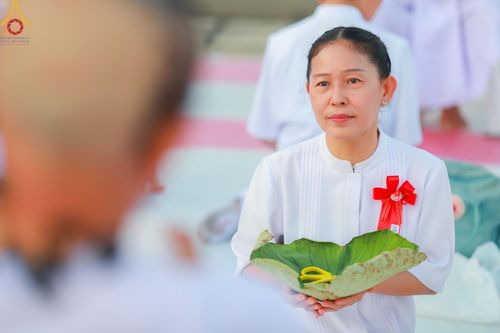 ภาพ No.180064:พิธีปลงผมนาคธรรมทายาท ในโครงการอุปสมบทหมู่ บูชาธรรมมหาปูชนียาจารย์ (ศูนย์อบรมวัดพระธรรมกาย) วันที่ 1 ธันวาคม พ.ศ. 2567 ณ ลานธรรมหารัตนวิหารคด วัดพระธรรมกาย จ.ปทุมธานี