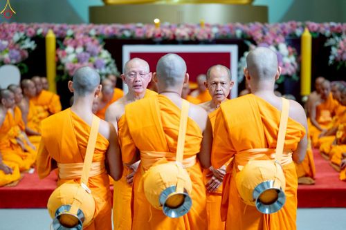 ภาพ No.227768:วันเสาร์ที่ 31 พฤษภาคม พ.ศ.2568 พิธีถวายผ้าไตรแด่สามเณรผู้เข้ารับการอุปสมบท , พิธีอุปสมบทสามเณรเตรียม DCI วัดพระธรรมกาย จ.ปทุมธานี