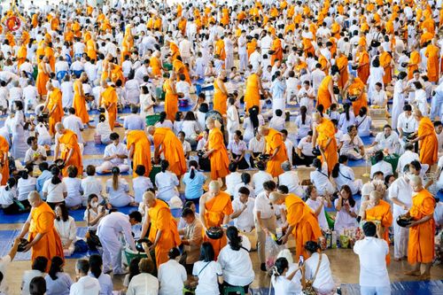 ภาพ No.151067:พิธีตักบาตร ในวันอาทิตย์ต้นเดือน วันที่ 1 กันยายน พ.ศ. 2567 ณ สภาธรรมกายสากล วัดพระธรรมกาย