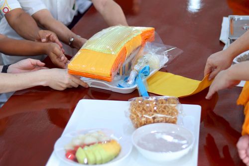 ภาพ No.229746:วันที่ 25 มิถุนายน พ.ศ. 2568 (แรม 15 ค่ำ เดือน 7) พิธีบุพเปตพลี ครั้งที่ 166 ร่วมอุทิศบุญแด่หมู่ญาติที่ล่วงลับไปแล้ว และสืบทอดอายุพระพุทธศาสนา ณ หอฉันคุณยายอาจารย์ฯ วัดพระธรรมกาย