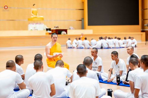 ภาพ No.341066:วันที่ 26 กรกฎาคม พ.ศ. 2569 โครงการพัฒนาคุณธรรม จริยธรรม สำหรับนักเรียนนายสิบตำรวจ (นสต.) รุ่นที่ 17 ศูนย์ฝึกอบรมตำรวจภูธรภาค 1 ได้จัดกิจกรรม ตักบาตรเพื่อน้อมอุทิศถวายเพื่อเป็นพระราชกุศลฯ  และปฏิบัติธรรม ติวธรรมมะ ณ ศูนย์ปฏิบัติธรรมเวิล์ดพีช วัลเล่ย์ (Wo