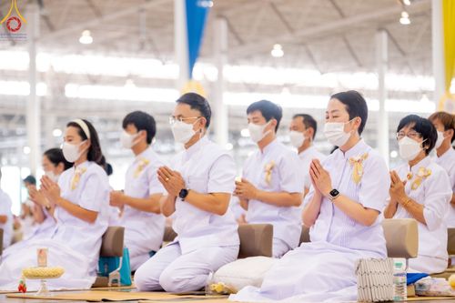 ภาพ No.78947:พิธีตักบาตร ข้าวสารอาหารแห้ง พิธีบูชาข้าวพระ ในวันอาทิตย์ต้นเดือนที่ 2 เมษายน พ.ศ. 2566