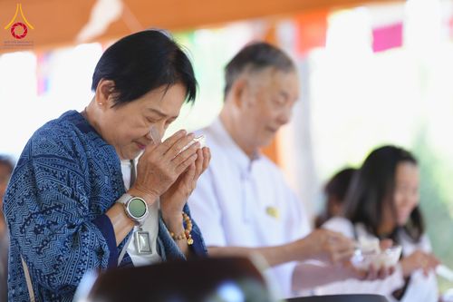 ภาพ No.321614:วันอาทิตย์ที่ 12 เมษายน พ.ศ.2569 กิจกรรมงานบุญวันสงกรานต์ (ตักบาตร ขอขมาพ่อแม่ สรงน้ำพระ รดน้ำขอพร) ณ วัดพระธรรมกายจอร์เจีย ประเทศสหรัฐอเมริกา