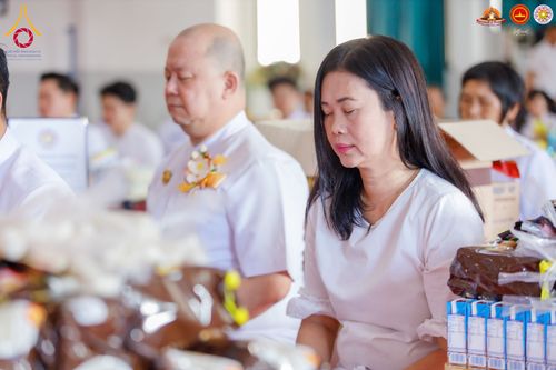 ภาพ No.283512:วันอาทิตย์ที่ 21 ธันวาคม  2568 พิธีบิณฑบาตฉลองสามเณรใหม่ ประเทศอินโดนีเซีย