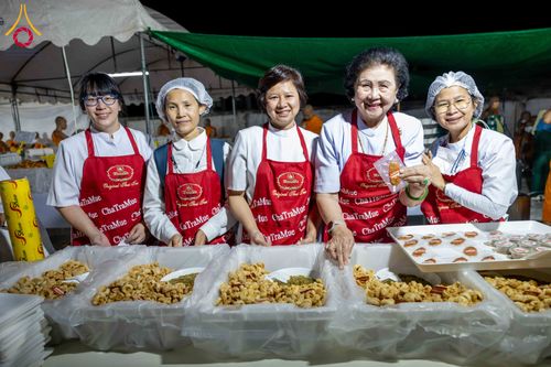 ภาพ No.296608:วันที่ 18 มกราคม พ.ศ. 2569 พิธีถวายภัตตาหารเป็นสังฆทาน แด่พระธรรมยาตรา ณ วัดโบสถ์บน ต.บางคูเวียง จ.นนทบุรี อนุสรณ์สถานลำดับที่ 4 สถานที่เกิดด้วยกายธรรม ในโครงการธรรมยาตรา กตัญญูบูชา มหาปูชนียาจารย์ พระมงคลเทพมุนี(สด จนฺทสโร) พระผู้ปราบมาร อนุสรณ์สถาน 7 แ