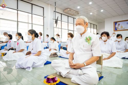 ภาพ No.78133:พิธีเจริญพระพุทธมนต์ สมโภชดวงแก้ว  " ดวงตะวันแห่งเกาหลี "  ดวงแก้ว "บริกรรมนิมิต" เพื่อการเข้าถึงธรรม  วันเสาร์ที่ 18 มีนาคม พ.ศ.2566  ณ อาคารปลูกศรัทธา วัดพระธรรมกาย