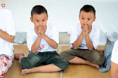 ภาพ No.83223:พิธีตัดปอยผมและปลงผม ในโครงการบรรพชาอุปสมบทหมู่ ธรรมทายาทนานาชาติ (ภาคภาษาจีน) รุ่นที่ 18 ณ วัดพระธรรมกาย วันเสาร์ที่ 8 กรกฎาคม พ.ศ.2566