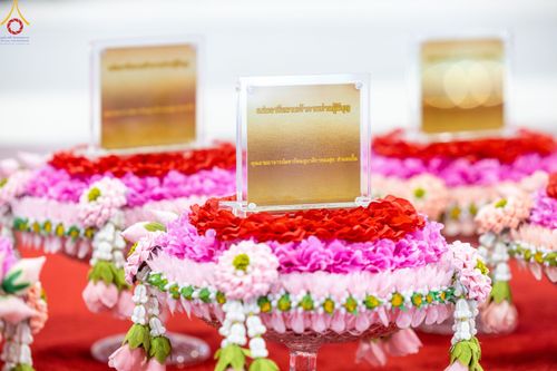 ภาพ No.79041:พิธีวางแผ่นจารึกชื่อ และพิธีวางพวงมาลัยสักการะพระบรมพุทธเจ้า ณ สภาธรรมกายสากล วัดพระธรรมกาย วันที่ 2 เมษายน พ.ศ. 2566