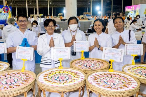 ภาพ No.305247:วันที่ 29 มกราคม พ.ศ. 2569 พิธีถวายภัตตาหารเป็นสังฆทาน แด่พระธรรมยาตรา ณ วัดพระธรรมกาย  จังหวัดปทุมธานี ในโครงการธรรมยาตรา กตัญญูบูชา มหาปูชนียาจารย์ พระมงคลเทพมุนี(สด จนฺทสโร) พระผู้ปราบมาร อนุสรณ์สถาน 7 แห่ง ปีที่ 14