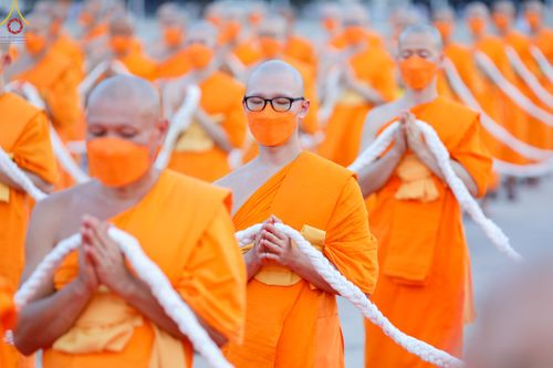 ภาพ No.79221:พิธีอัญเชิญองค์พระบรมพุทธเจ้า 24 องค์ เวียนประทักษิณรอบพระมหาธรรมกายเจดีย์ ณ วัดพระธรรมกาย  วันที่ 2 เมษายน พ.ศ. 2566