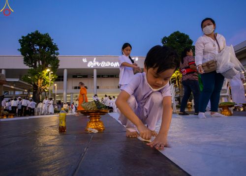 ภาพ No.78534:พิธีตัดปอยผม โครงการหน่อแก้วเปรียญธรรมรุ่นที่ 11  วันที่ 26 มีนาคม พ.ศ.2566  ณ หมู่กุฏิสามเณร อาคารค่ายจองแชมป์ วัดพระธรรมกาย