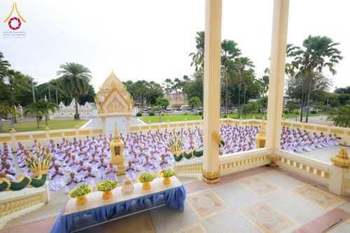 ภาพ No.278591:วันอาทิตย์ที่ 14 ธันวาคม พ.ศ.2568  พิธีเวียนประทักษิณ พิธีวันทาสีมาพระประธาน โครงการบวชบูชาธรรมมหาปูชนียาจารย์ ของศูนย์ปฏิบัติธรรมบุรีรัมย์ ณ วัดกลาง พระอารามหลวง จังหวัดบุรีรัมย์