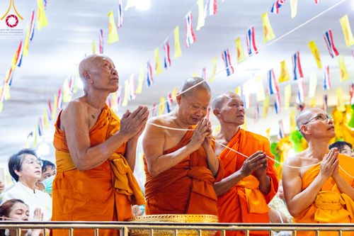 ภาพ No.90507:พิธีอัญเชิญพระบรมสารีริกธาตุประดิษฐาน ณ เจดีย์ศรีสองรัก วัดเก่าเขาน้อย อ.ปากน้ำปราณ จ.ประจวบคีรีขันธ์ วันที่ 3 ตุลาคม พ. ศ. 2566