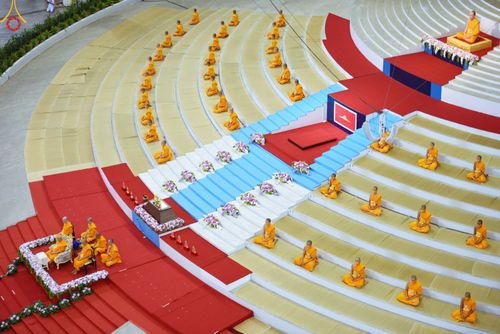 ภาพ No.85213:พิธีมุทิตาสักการะพระภิกษุ ผู้สอบได้เปรียญธรรม ๙ ประโยคระดับโลก, พิธีมอบโล่เกียรติยศและทุนการศึกษา สำนักเรียนบาลีดีเด่นทั่วประเทศ ในวันสมาธิโลก อาทิตย์ที่ 6 สิงหาคม พ.ศ. 2566 ณ สภาธรรมกายสากล วัดพระธรรมกาย