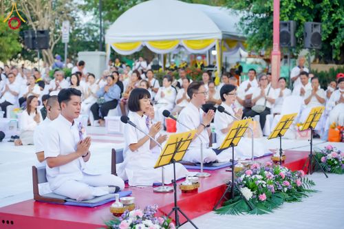 ภาพ No.313894:วันอาทิตย์ที่ 14 มีนาคม พ.ศ. 2569 ทำบุญเมืองหาดใหญ่ตักบาตรพระ 1,109 รูป เติมบุญใหญ่ หลังวิกฤตมหาอุทกภัย ณ ซุ้มประตูไชน่าทาวน์ ถนนศุภสารรังสรรค์ อ.หาดใหญ่ จ.สงขลา