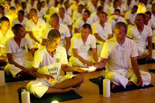 ภาพ No.341552:วันที่ 26 กรกฎาคม พ.ศ. 2569 โครงการพัฒนาคุณธรรม จริยธรรม สำหรับนักเรียนนายสิบตำรวจ (นสต.) รุ่นที่ 17 ศูนย์ฝึกอบรมตำรวจภูธรภาค 1 ได้จัดกิจกรรม  จุดเทียนรวมใจและปฏิบัติธรรมเจริญสมาธิภาวนา เพื่อน้อมอุทิศถวายเป็นพระราชกุศลฯ ณ ศูนย์ปฏิบัติธรรมเวิล์ดพีช วัลเล่