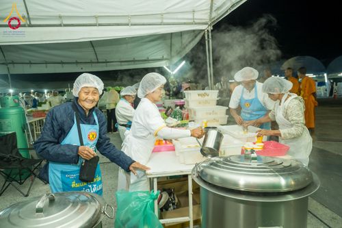 ภาพ No.290721:วันที่ 9 มกราคม พ.ศ. 2569 พิธีถวายภัตตาหารเป็นสังฆทาน แด่พระธรรมยาตรา ณ อนุสรณ์สถานคลองบางนางแท่น อ.สามพราน จ.นครปฐม ในโครงการธรรมยาตรา กตัญญูบูชา มหาปูชนียาจารย์ พระมงคลเทพมุนี(สด จนฺทสโร) พระผู้ปราบมาร อนุสรณ์สถาน 7 แห่ง ปีที่ 14