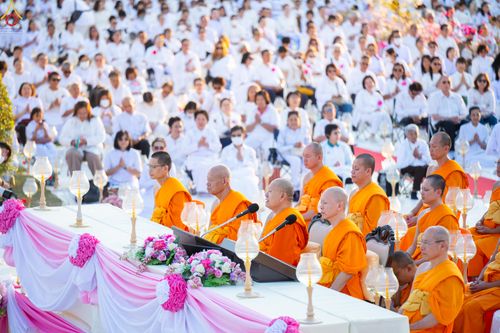 ภาพ No.293938:วันที่ 14 มกราคม พ.ศ. 2569 พิธีจุดประทีปถวายเป็นพุทธบูชา และบูชาธรรมมหาปูชนียาจารย์  ณ วัดสองพี่น้อง ต.ต้นตาล อ.สองพี่น้อง จ.สุพรรณบุรี ในโครงการธรรมยาตรา กตัญญูบูชา มหาปูชนียาจารย์ พระมงคลเทพมุนี(สด จนฺทสโร) พระผู้ปราบมาร อนุสรณ์สถาน 7 แห่ง ปีที่ 14