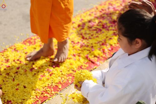 ภาพ No.287461:วันที่ 3 มกราคม พ.ศ. 2569 พิธีต้อนรับพระธรรมยาตรา ในโครงการธรรมยาตรา กตัญญูบูชา มหาปูชนียาจารย์ พระมงคลเทพมุนี(สด จนฺทสโร) พระผู้ปราบมาร อนุสรณ์สถาน 7 แห่ง ปีที่ 14 ณ อนุสรณ์สถานมหาวิหารพระมงคลเทพมุนี (โลตัสแลนด์) อ.สองพี่น้อง จ.สุพรรณบุรี