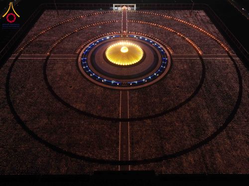 ภาพ No.312413:วันอังคารที่ 3 มีนาคม พ.ศ.2569 พิธีเวียนประทักษิณและจุดมาฆประทีป (ภาพชุดที่ 2) ณ ลานธรรมพระมหาธรรมกายเจดีย์ วัดพระธรรมกาย