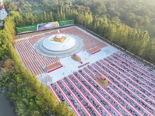 ภาพ No.292381:วันที่ 11 มกราคม พ.ศ. 2569 พิธีตักบาตรพระธรรมยาตรา ณ อนุสรณ์สถานคลองบางนางแท่น อ.สามพราน จ.นครปฐม ในโครงการธรรมยาตรา กตัญญูบูชา มหาปูชนียาจารย์ พระมงคลเทพมุนี(สด จนฺทสโร) พระผู้ปราบมาร อนุสรณ์สถาน 7 แห่ง ปีที่ 14