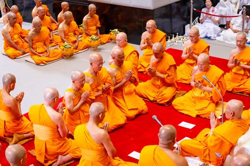ภาพ No.330861:วันวิสาขบูชา อาทิตย์ที่ 31 พฤษภาคม พ.ศ.2569 พิธีบรรพชาสามเณรอุบาสก 11 ท่าน , พิธีถวายบาตรผ้าไตร และจตุปัจจัยไทยธรรม แด่สามเณร , พิธีอุปสมบทอุทิศชีวิต , พิธีกล่าวคำกัปปิยภัณฑ์  ณ อุโบสถพระไตรปิฎก วัดพระธรรมกาย จังหวัดปทุมธานี