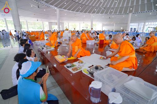 ภาพ No.322842:วันที่ 18 เมษายน พ.ศ. 2569 พิธีถวายภัตตาหารเมนูสวรรค์ เพื่อการบรรลุธรรม ณ หอฉันคุณยายอาจารย์ฯ วัดพระธรรมกาย