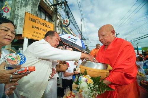 ภาพ No.336895:วันเสาร์ที่ 27 มิถุนายน 2569 พิธีตักบาตรพระ 1,345 รูป  ณ ข่วงสันกำแพง อำเภอสันกำแพง จังหวัดเชียงใหม่