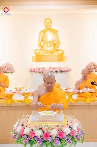 ภาพ No.319155:วันที่ 29 มีนาคม พ.ศ.2569 พิธีอัญเชิญรูปหล่อพระมงคลเทพมุนี (สด จนฺทสโร) ประดิษฐาน ณ ห้องปฏิบัติธรรม “มงคลรัตนโชติ”  วัดพระธรรมกายชิคาโก ประเทศสหรัฐอเมริกา