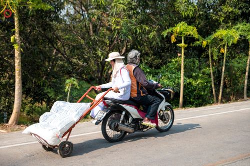 ภาพ No.117133:V.16 เป็นทีม การเตรียมงาน เก็บงาน การรับบุญของเจ้าหน้าที่หน่วยงานต่างๆ เพื่อโครงการธรรมยาตรา กตัญญูบูชามหาปูชนียาจารย์ พระมงคลเทพมุนี (สด จนฺทสโร) พระผู้ปราบมาร อนุสรณ์สถาน 7 แห่ง ปีที่ 12 ระหว่างวันที่ 2 - 31 มกราคม พ.ศ. 2567