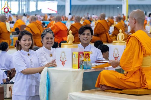 ภาพ No.60125:พิธีเจริญพระพุทธมนต์ "ฉลองอายุวัฒนมงคล 80 ปี หลวงพ่อธัมมชโย" พิธีถวายไทยธรรม คณะสงฆ์ 10,000 กว่าวัดทั่วประเทศ ในวันคุ้มครองโลก วันจันทร์ที่ 22 เมษายน พ.ศ. 2567 ณ สภาธรรมกายสากล วัดพระธรรมกาย จ.ปทุมธานี