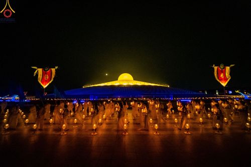 ภาพ No.124937:พิธีเวียนประทักษิณและจุดมาฆประทีป ในวันมาฆบูชา เสาร์ที่ 24 กุมภาพันธ์ พ.ศ. 2567 ณ พระมหาธรรมกายเจดีย์ วัดพระธรรมกาย