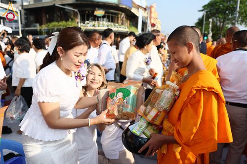 ภาพ No.312886:วันอาทิตย์ที่ 8 มีนาคม พ.ศ.2569 ทำบุญเมืองนครราชสีมา 558 ปี ตักบาตรพระ 10,000 รูป (ภาพชุดที่ 2)