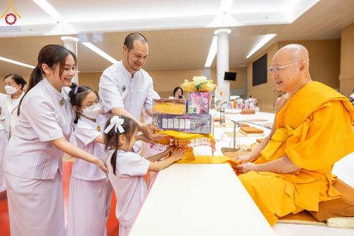 ภาพ No.145416:พิธีถวายผ้าอาบน้ำฝนและประทีปโคมไฟ ณ สภาธรรมกายสากล วัดพระธรรมกาย วันเสาร์ที่ 20 กรกฎาคม พ.ศ. 2567