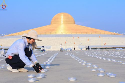 ภาพ No.61012:V.37 ยิ่งกว่าดี เพื่อ 80 ปีของพ่อ ภาพการเตรียมงานของหน่วยงานต่างๆ เพื่อพิธีฉลองอายุวัฒนมงคล 80 ปี หลวงพ่อธัมมชโย และรับถวายมหาสังฆทาน 10,000 กว่าวัดทั่วประเทศ ในวันคุ้มครองโลก วันจันทร์ที่ 22 เมษายน พ.ศ. 2567